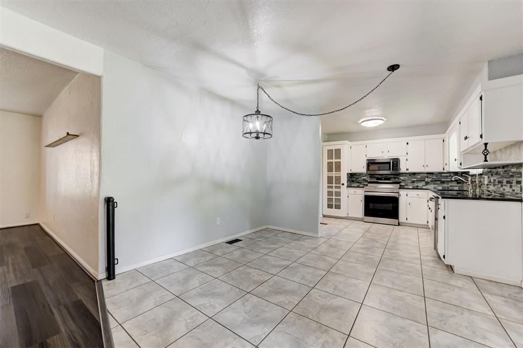 10904 N Blackwelder Avenue Property Photo 8