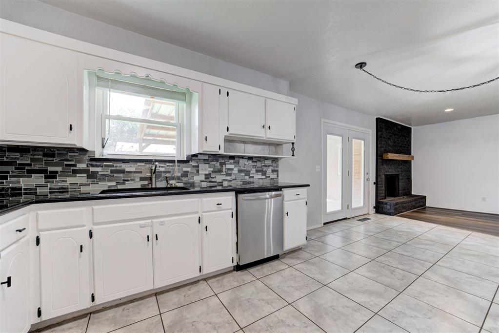 10904 N Blackwelder Avenue Property Photo 9