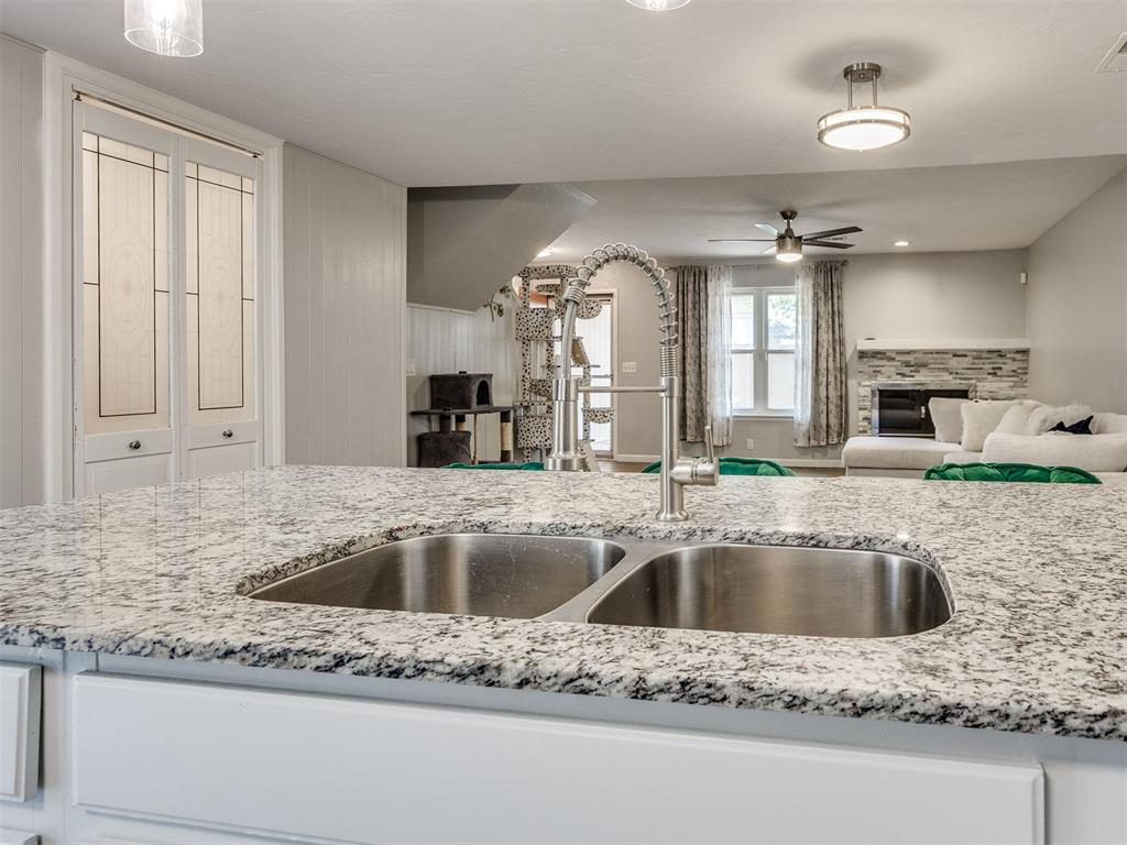 9636 N Hefner Village Boulevard Property Photo 7