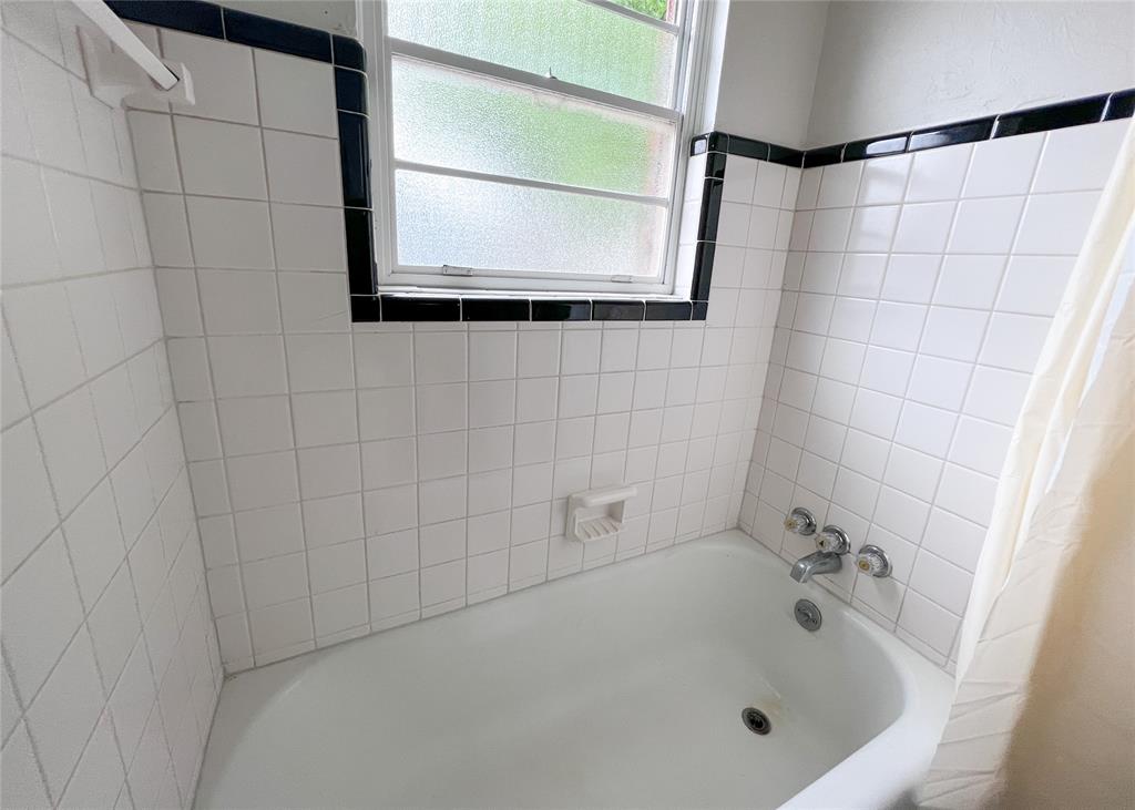 221 Ne 26th Street B Property Photo 7