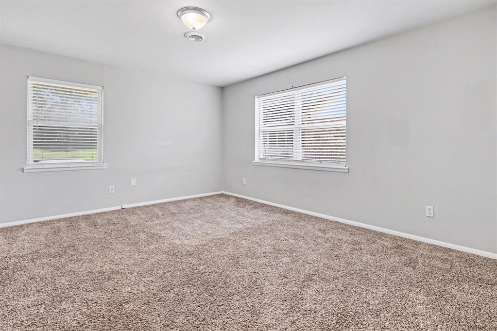 3320 Meadowbrook Drive Property Photo 8