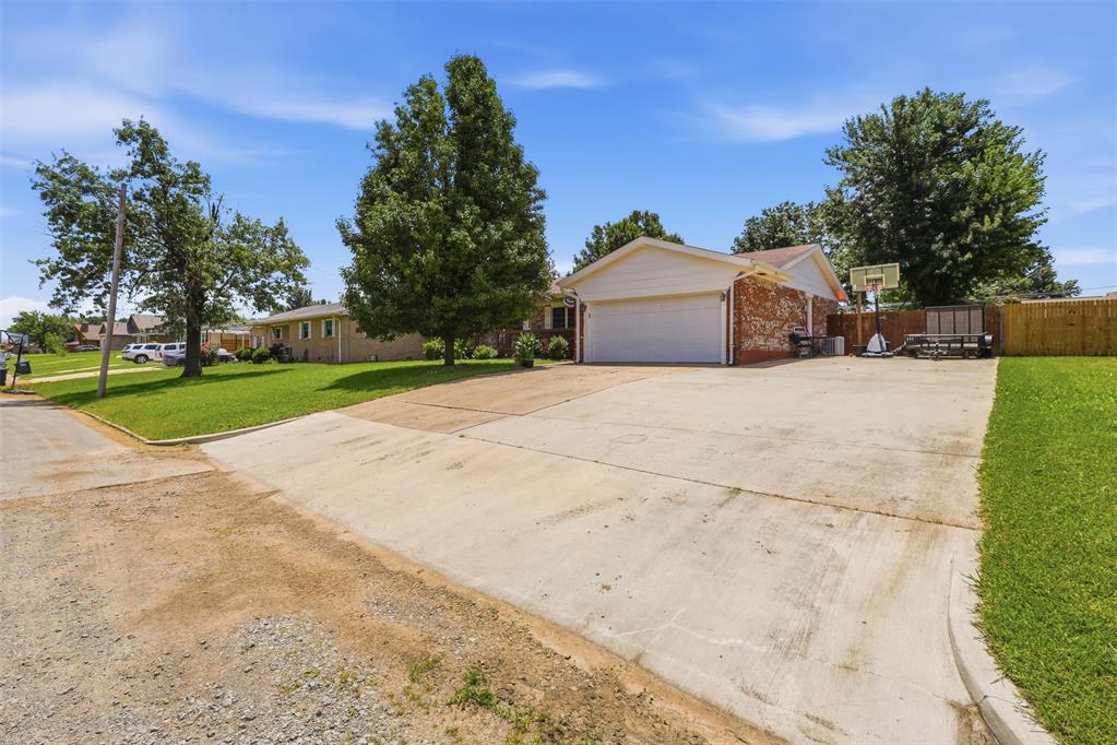 122 Sooner Drive Property Photo 3