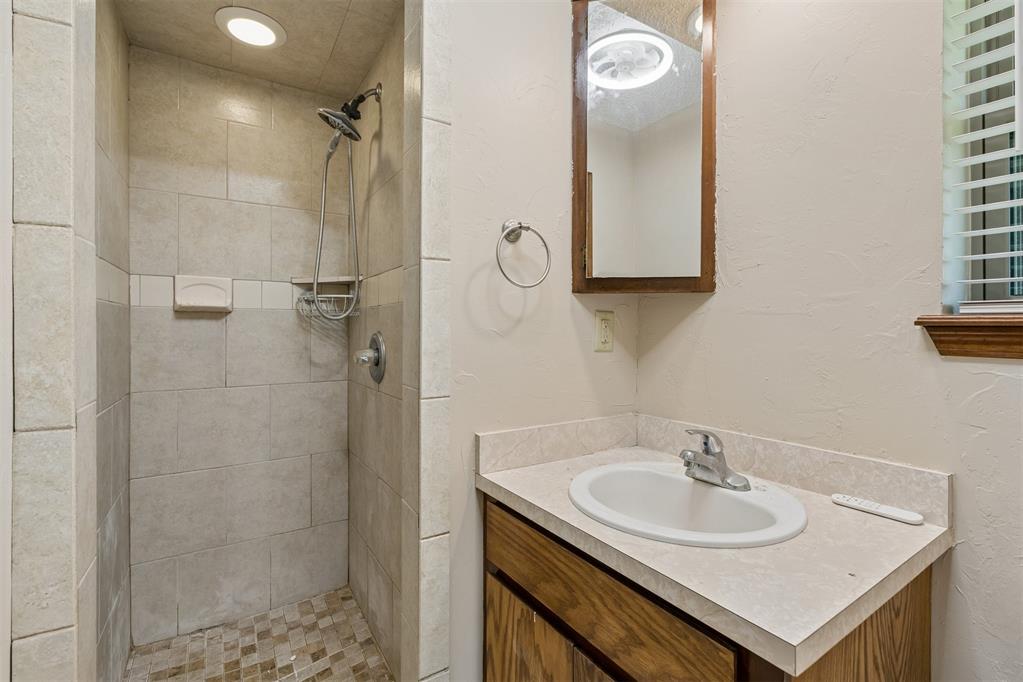 2127 Ne Van Buren Avenue Property Photo 25