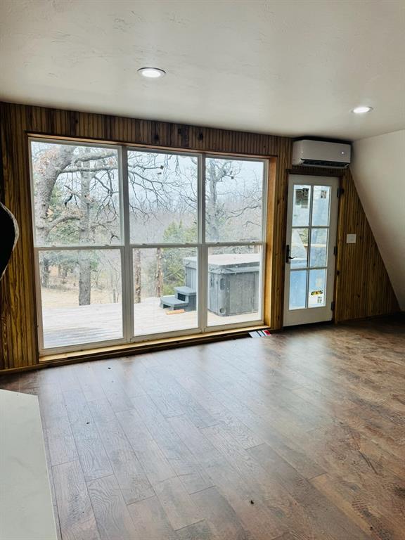 5201 Crystal Lake Drive Property Photo 19