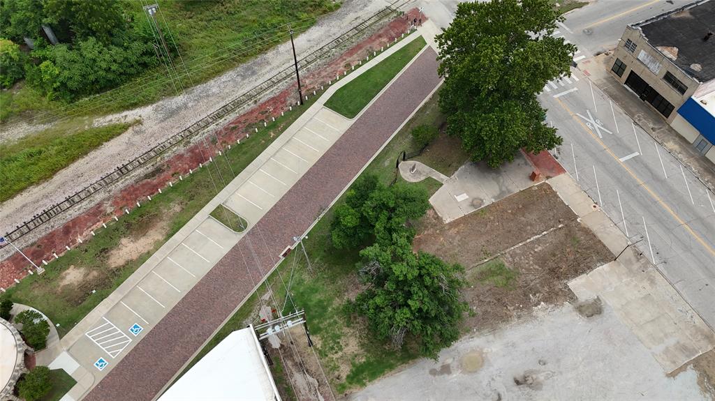524 E Main Property Photo 4