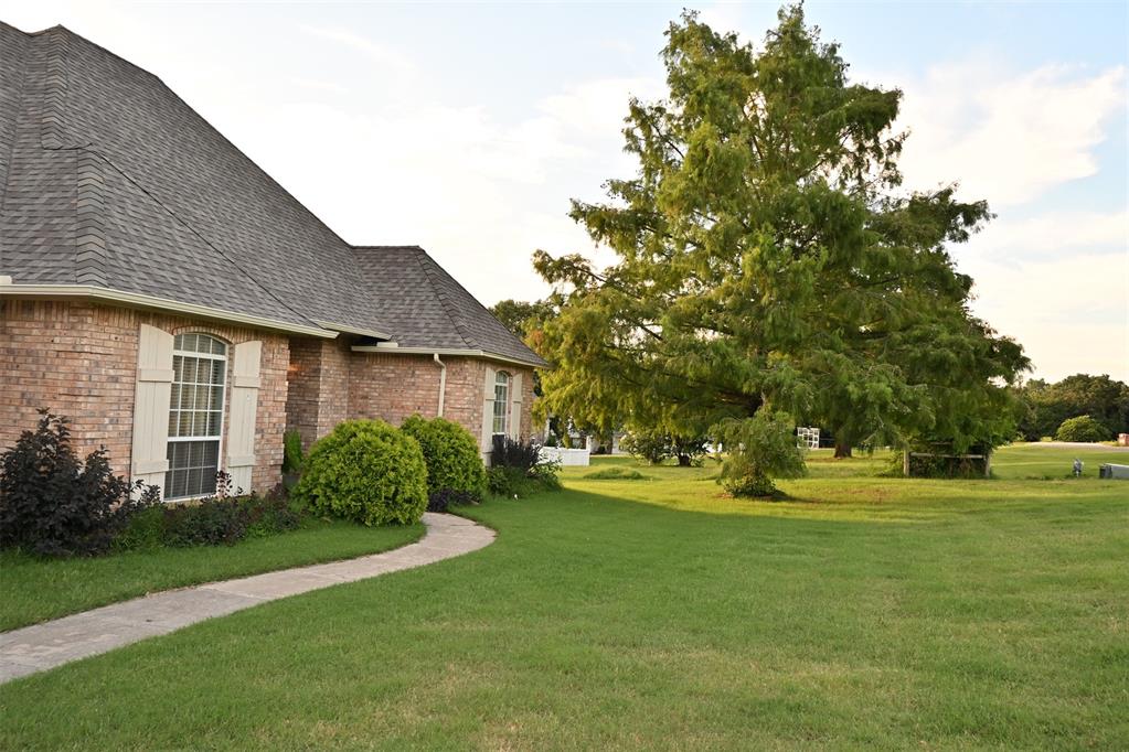 2077 Clearwater Drive Property Photo 3