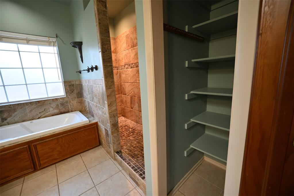 2077 Clearwater Drive Property Photo 40