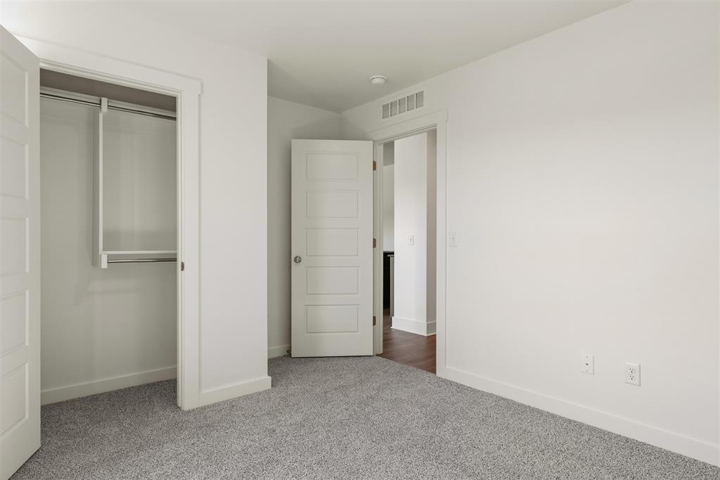 16212 Wolf Creek Way Property Photo 2