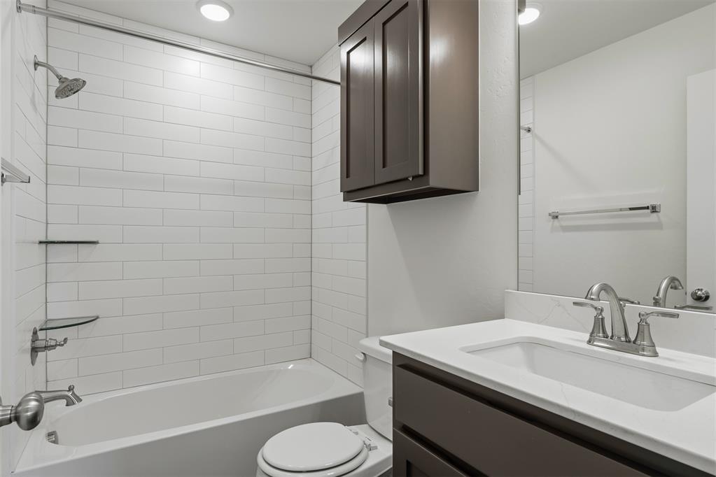 16212 Wolf Creek Way Property Photo 3