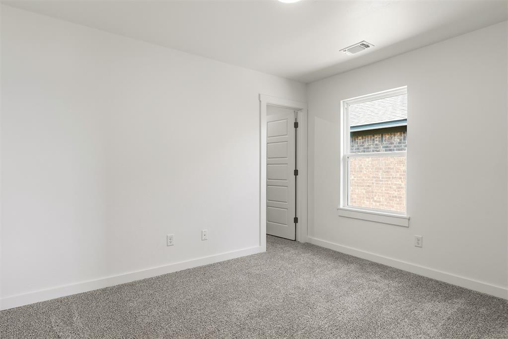 16212 Wolf Creek Way Property Photo 4