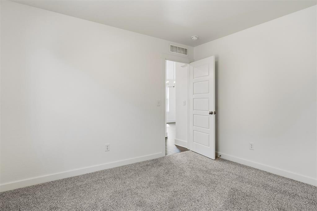 16212 Wolf Creek Way Property Photo 5