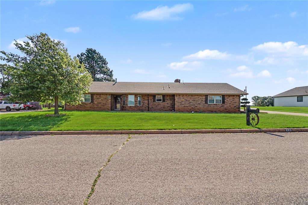 123 W Quail Drive Property Photo 1