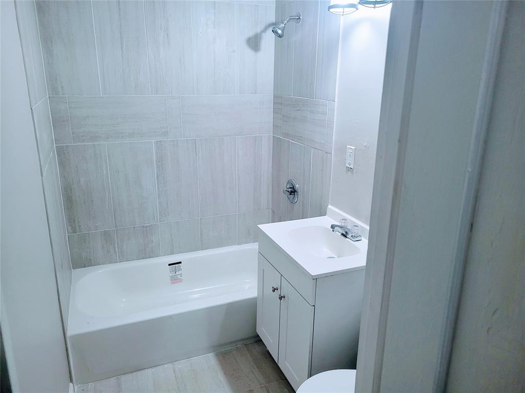 1300 Ne 44th Street Property Photo 9