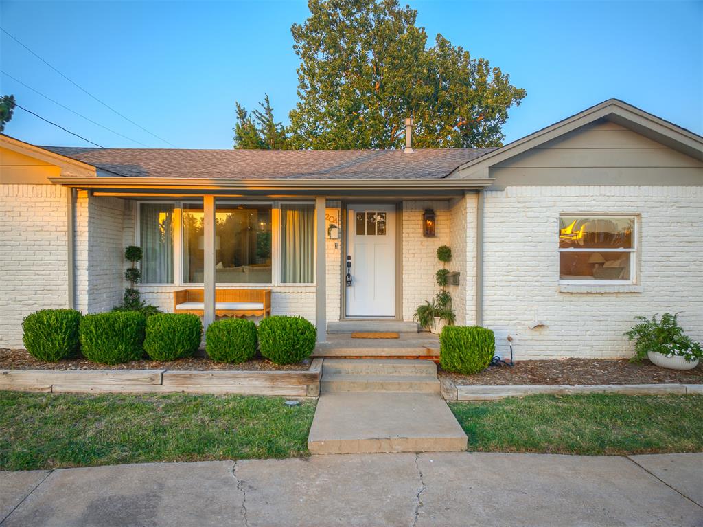 6204 N Ross Avenue Property Photo 1