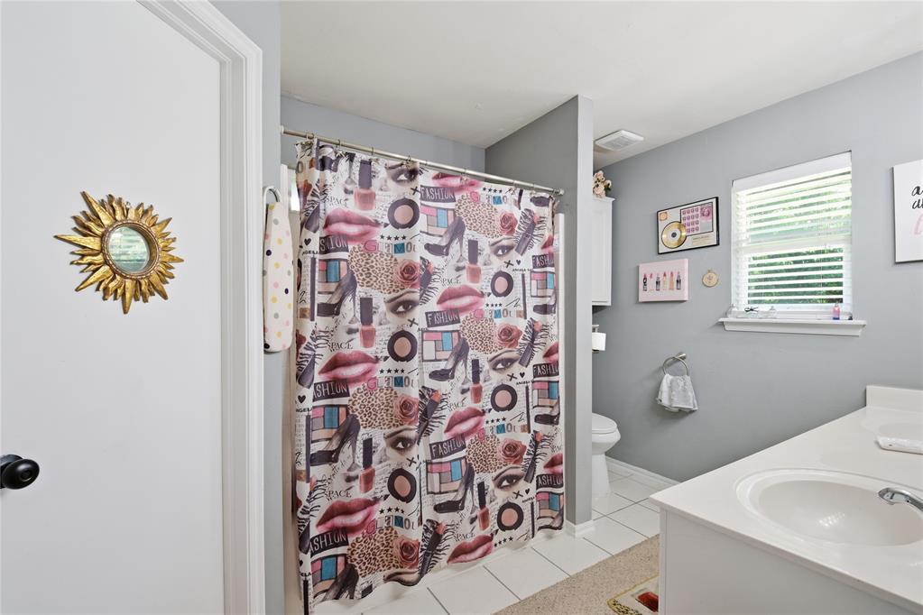 2046 Huntington Road Property Photo 15