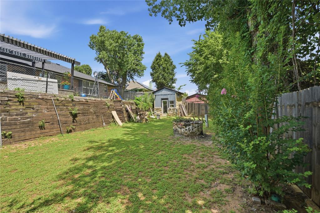2046 Huntington Road Property Photo 25