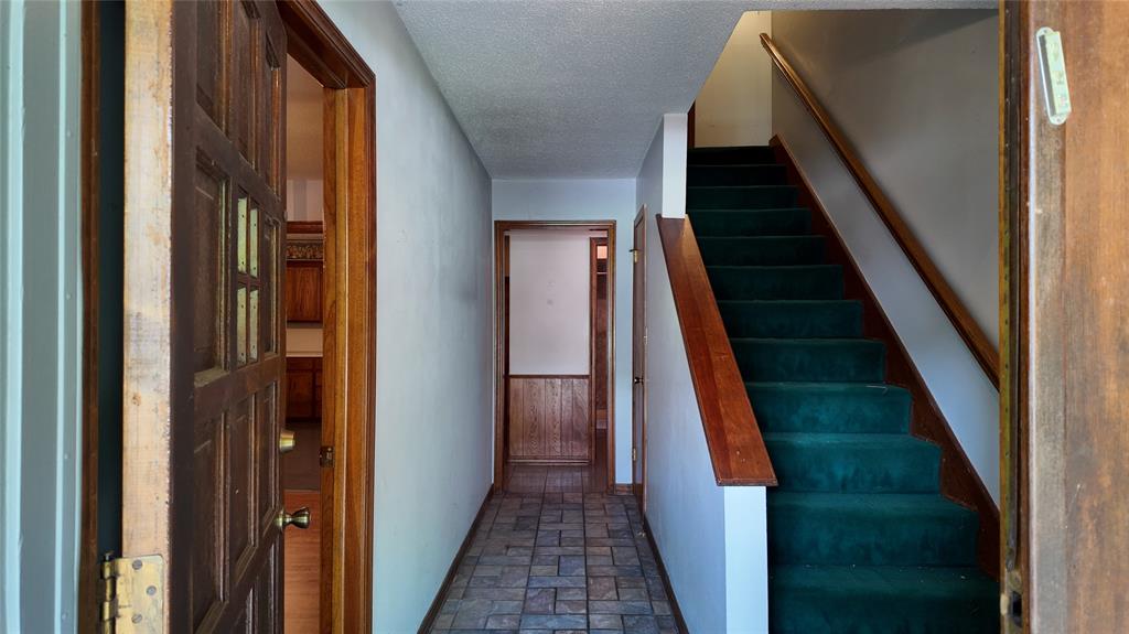 2713 Hollywood Avenue Property Photo 2