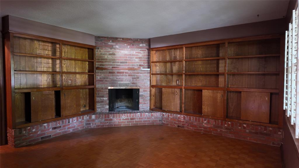 2713 Hollywood Avenue Property Photo 3