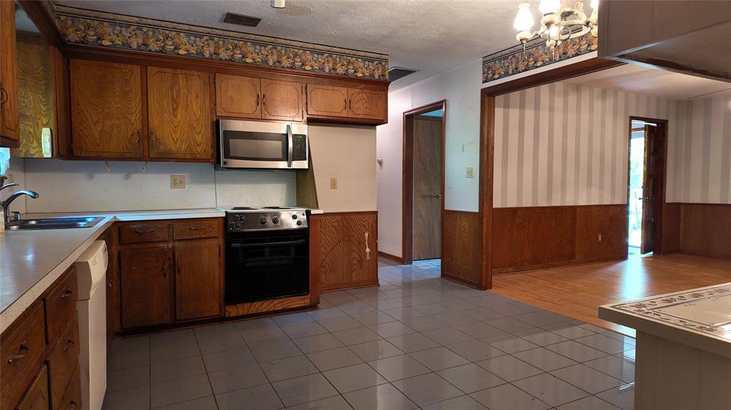 2713 Hollywood Avenue Property Photo 6