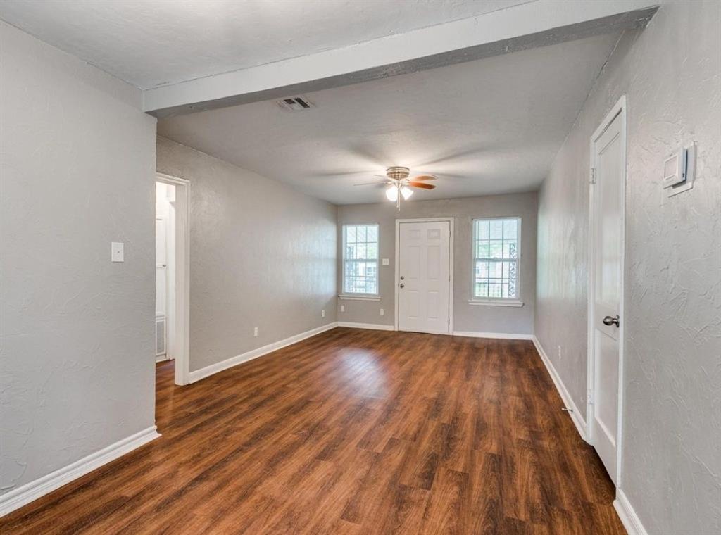 213 W Jacobs Drive Property Photo 3