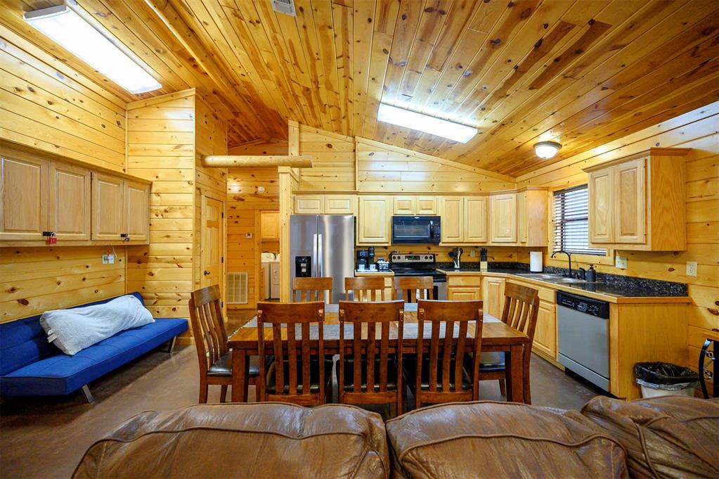 184 Mangrove Road Property Photo 3