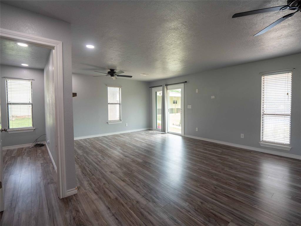 15008 Elm Creek Road Property Photo 17