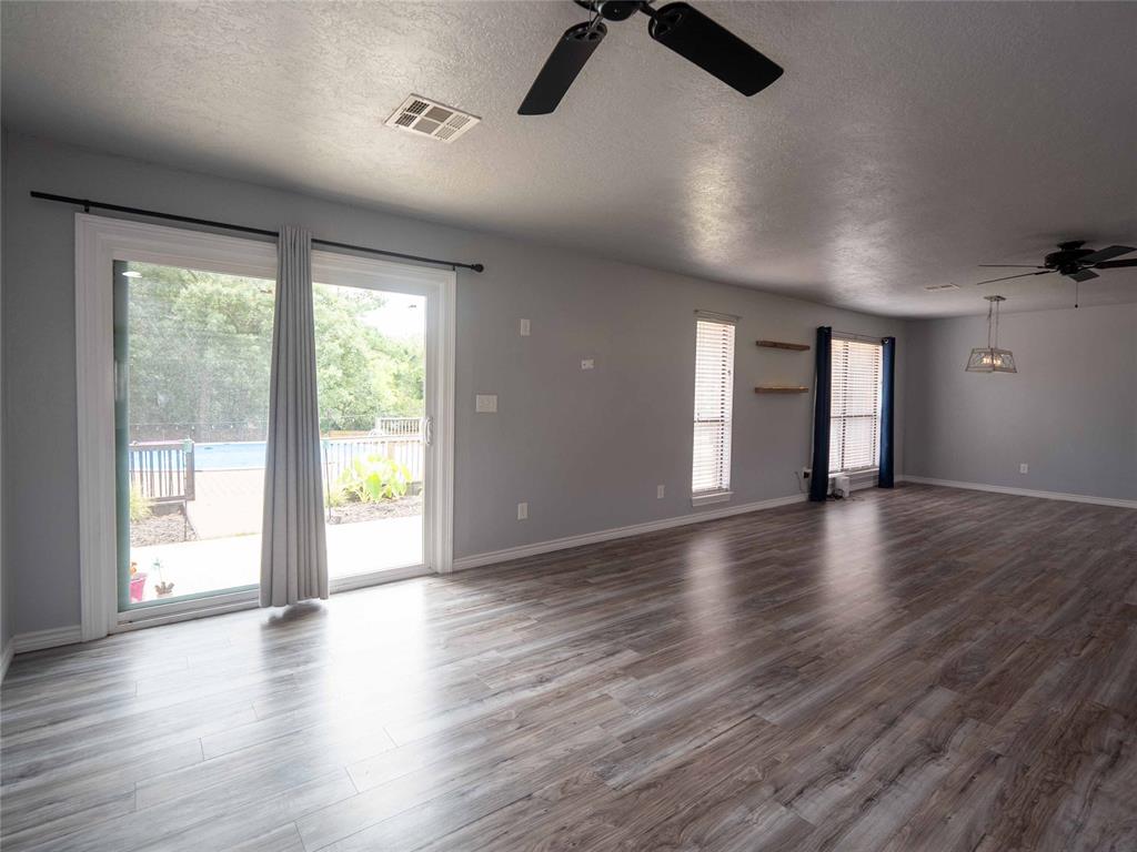 15008 Elm Creek Road Property Photo 18