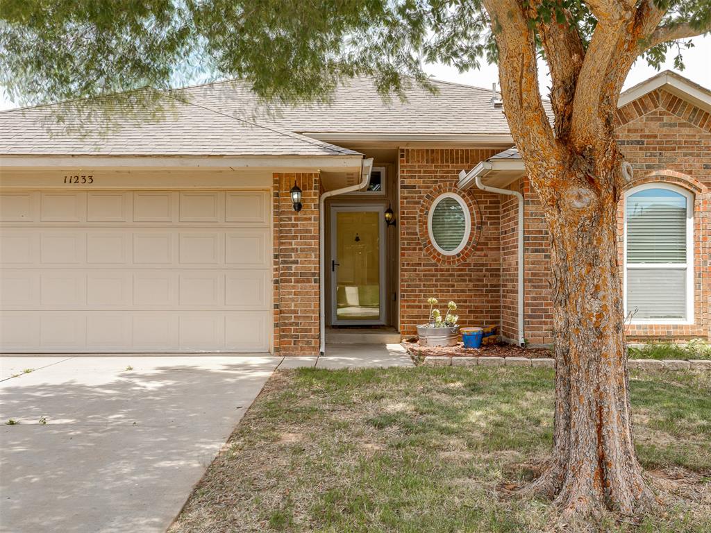 11233 Nw 99th Street Property Photo 3