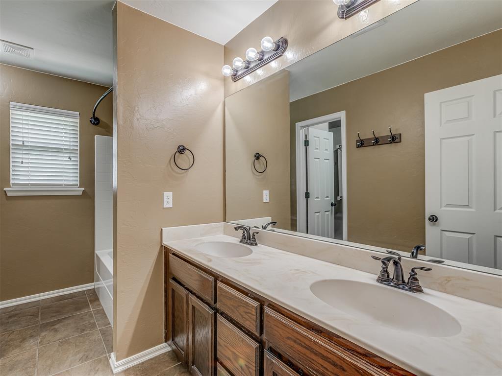 11233 Nw 99th Street Property Photo 25
