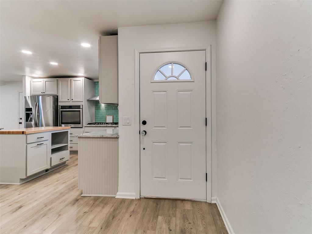 2712 Abbey Road Property Photo 4