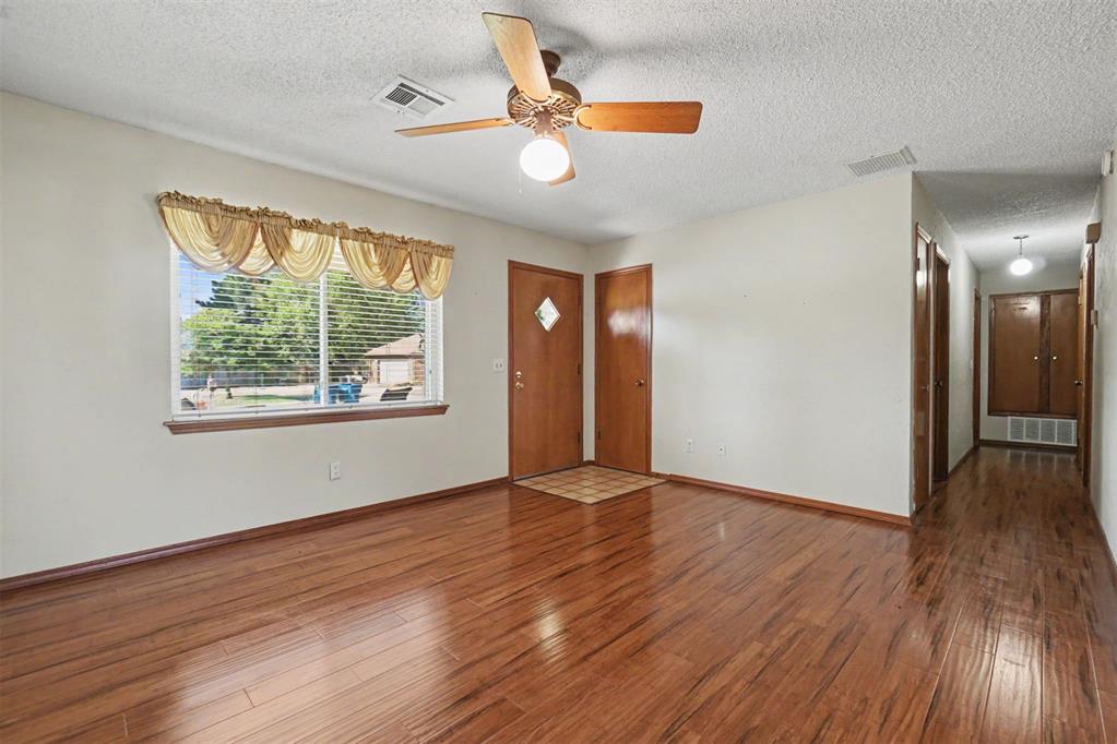 105 W Maple Street Property Photo 6