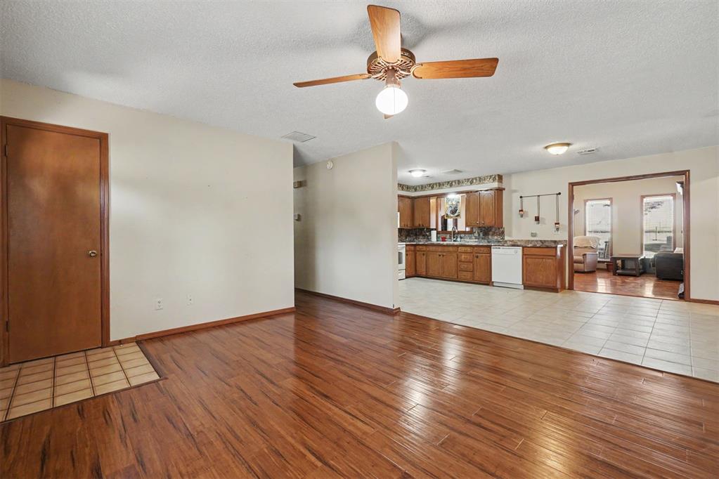 105 W Maple Street Property Photo 7