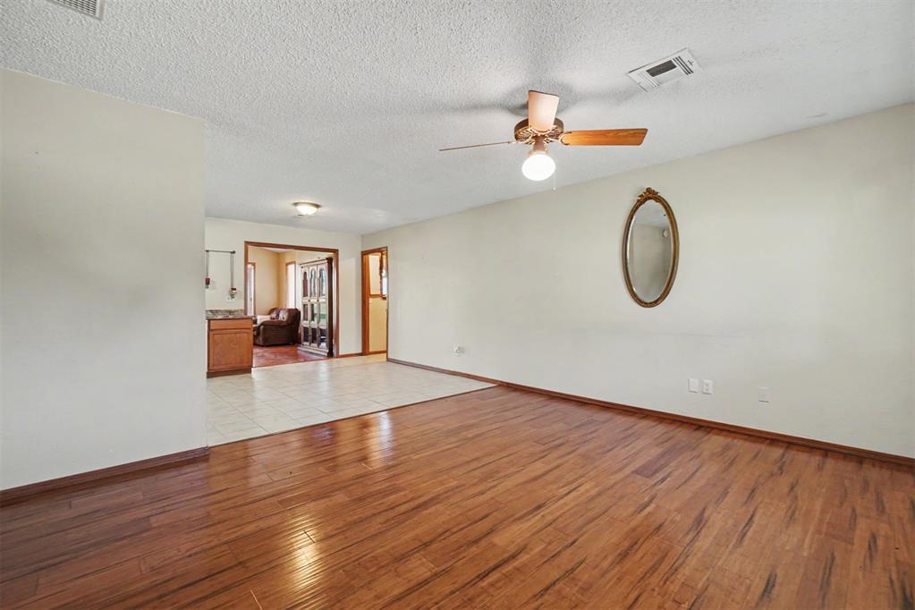 105 W Maple Street Property Photo 8