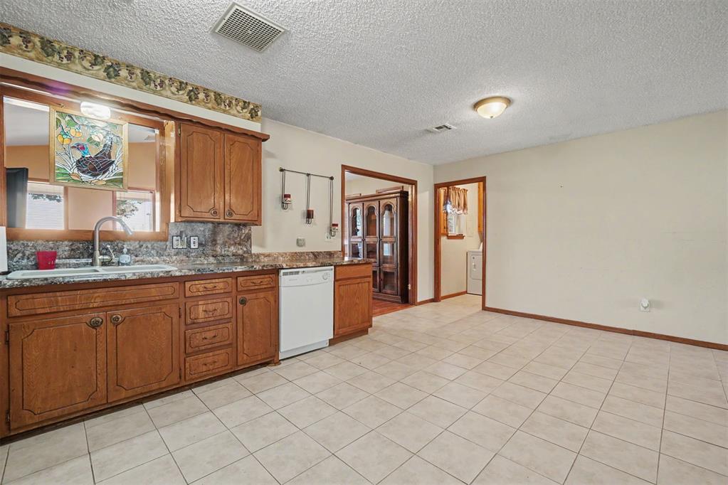 105 W Maple Street Property Photo 13