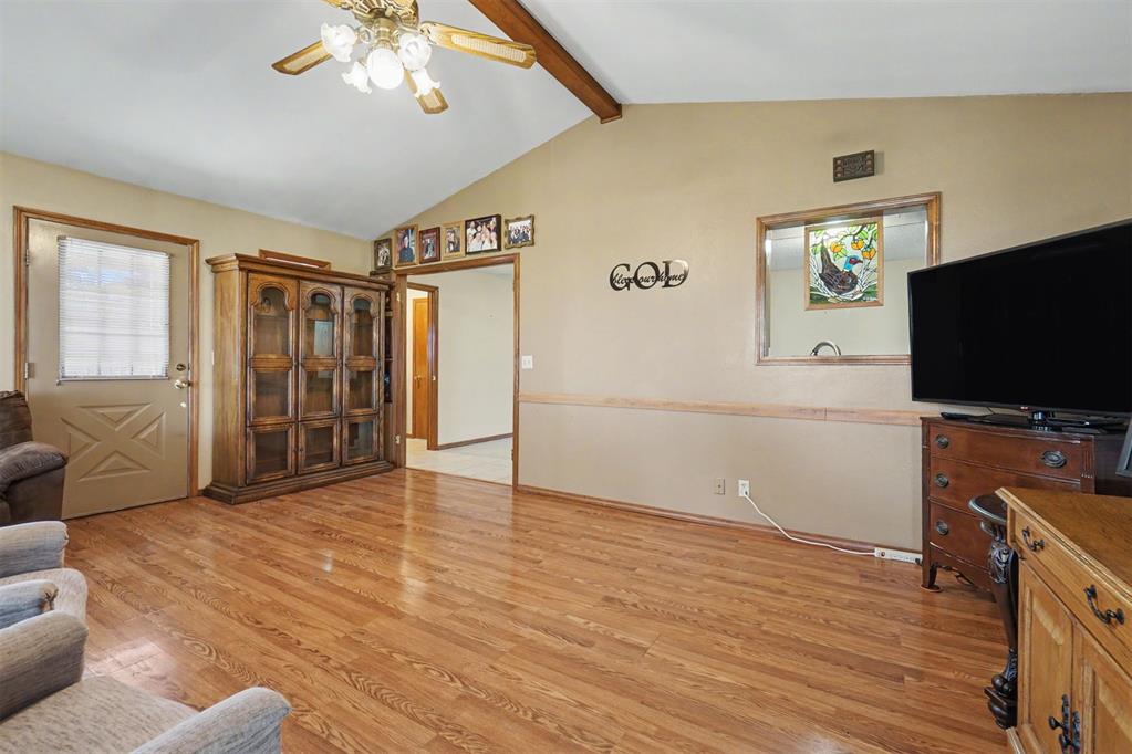 105 W Maple Street Property Photo 16