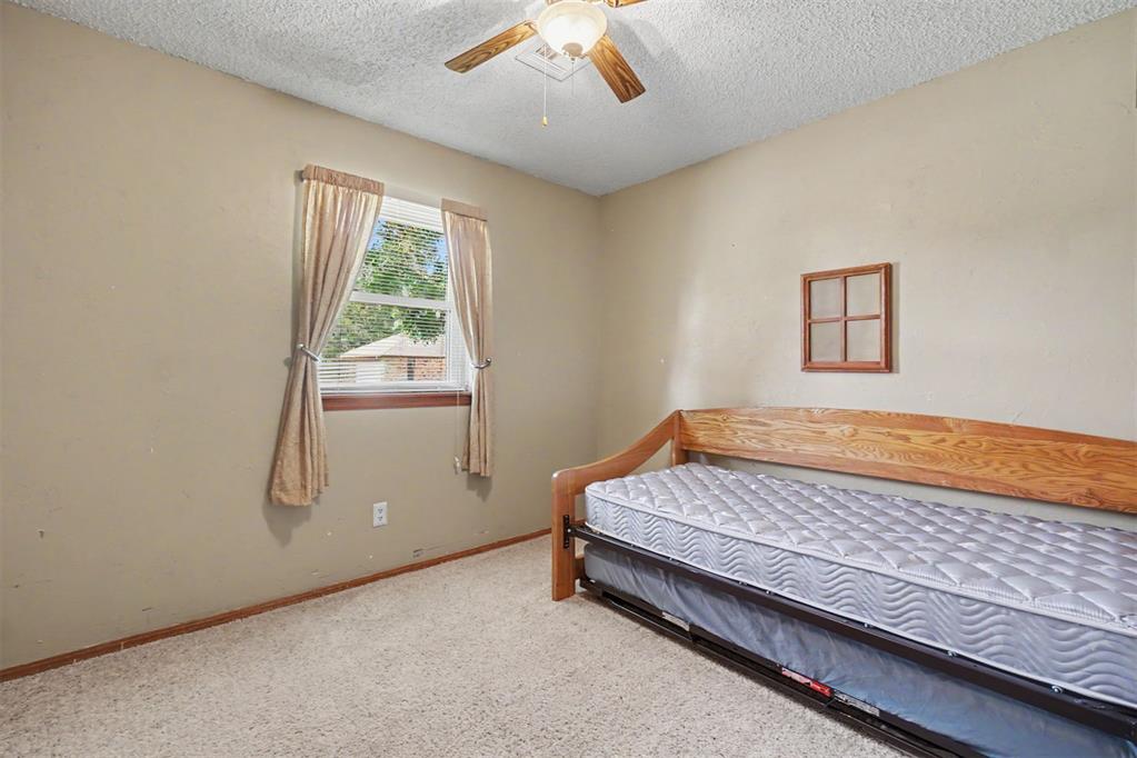 105 W Maple Street Property Photo 24