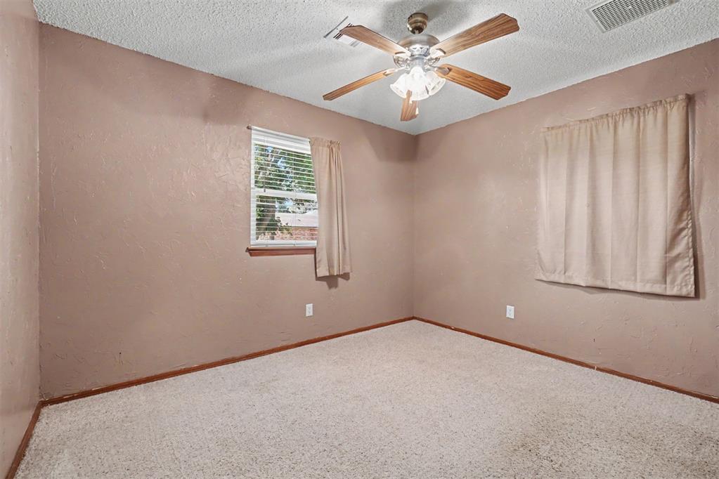 105 W Maple Street Property Photo 27