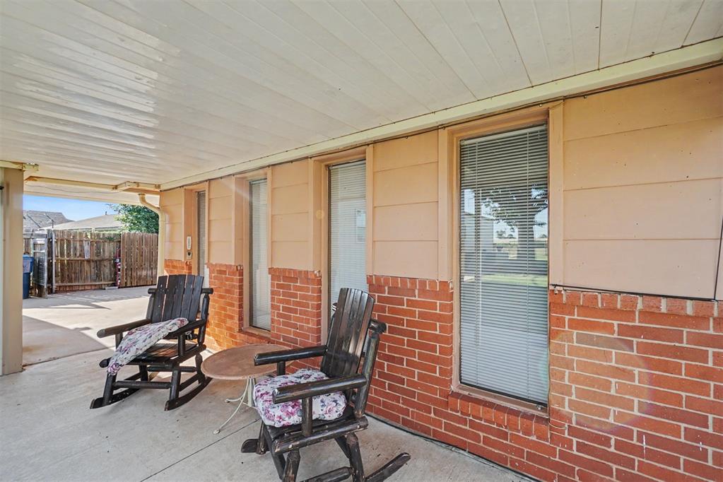 105 W Maple Street Property Photo 33