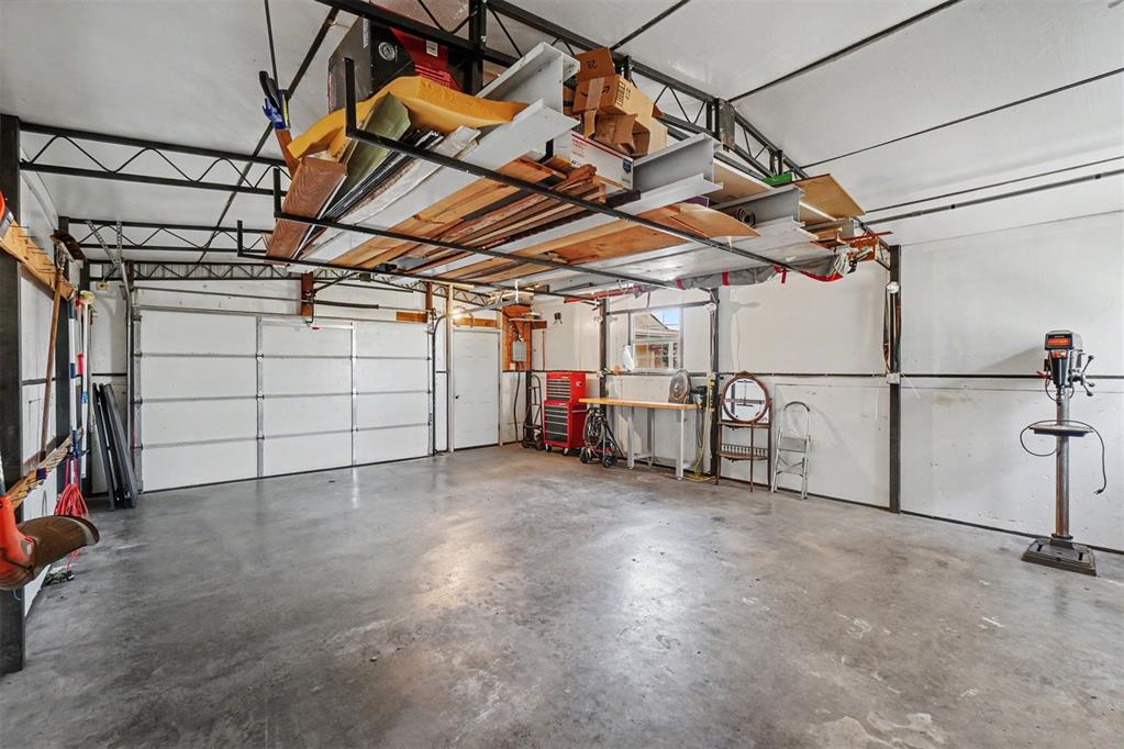 105 W Maple Street Property Photo 37