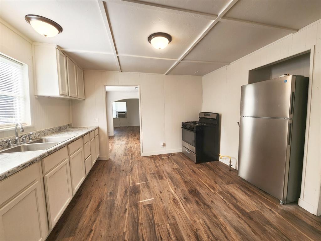 1731 Frank Lynn Avenue Property Photo 3