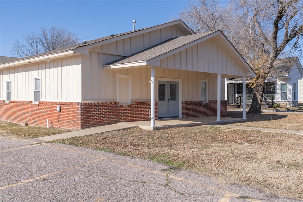 700 N Tucker Avenue Property Photo 2