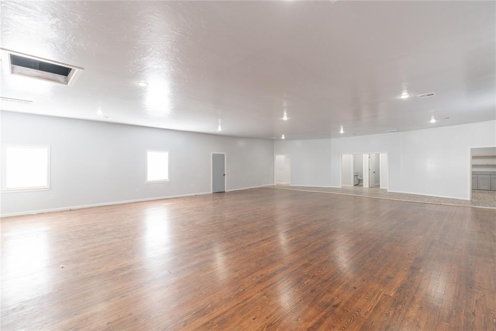 700 N Tucker Avenue Property Photo 8