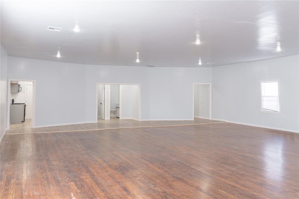 700 N Tucker Avenue Property Photo 10