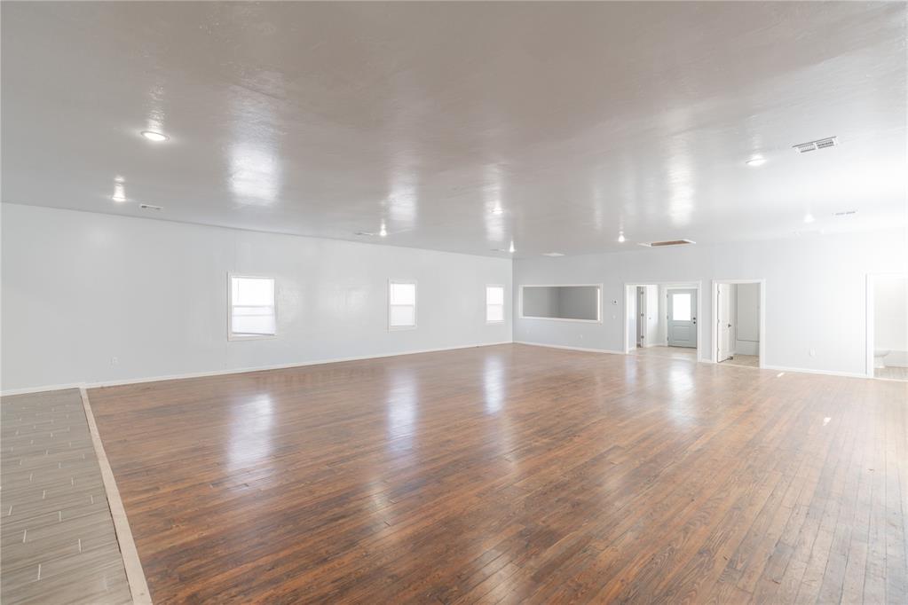 700 N Tucker Avenue Property Photo 13