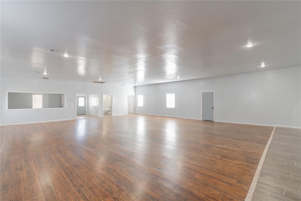 700 N Tucker Avenue Property Photo 14