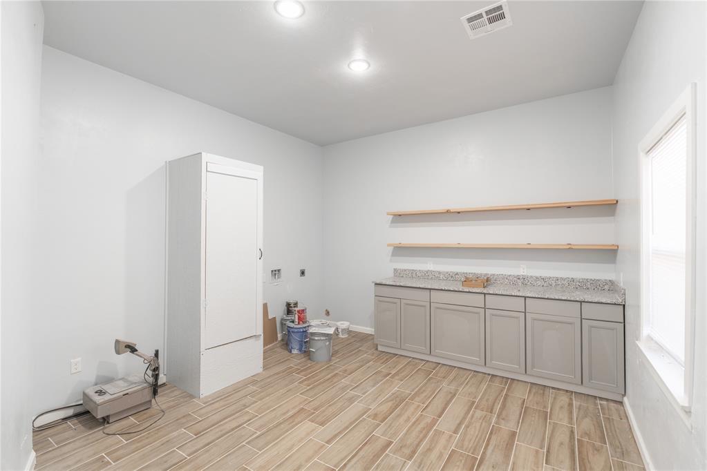 700 N Tucker Avenue Property Photo 15