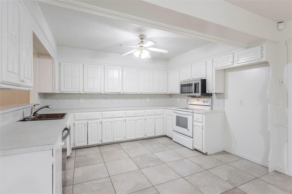 9817 Grimsbey Court Property Photo 10