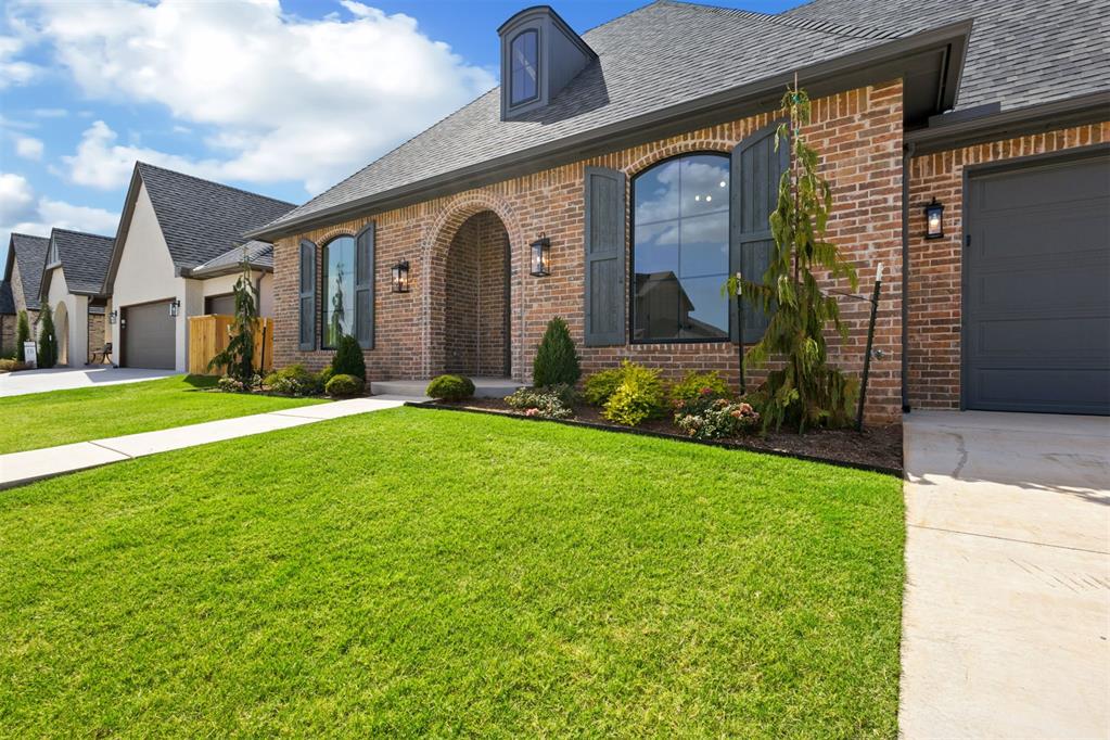 12805 Cobblestone Curve Road Property Photo 3