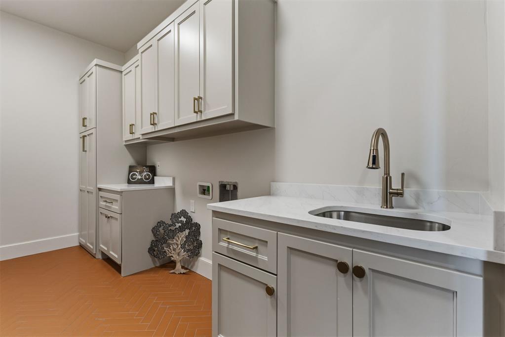 2009 Colonial Way Property Photo 29