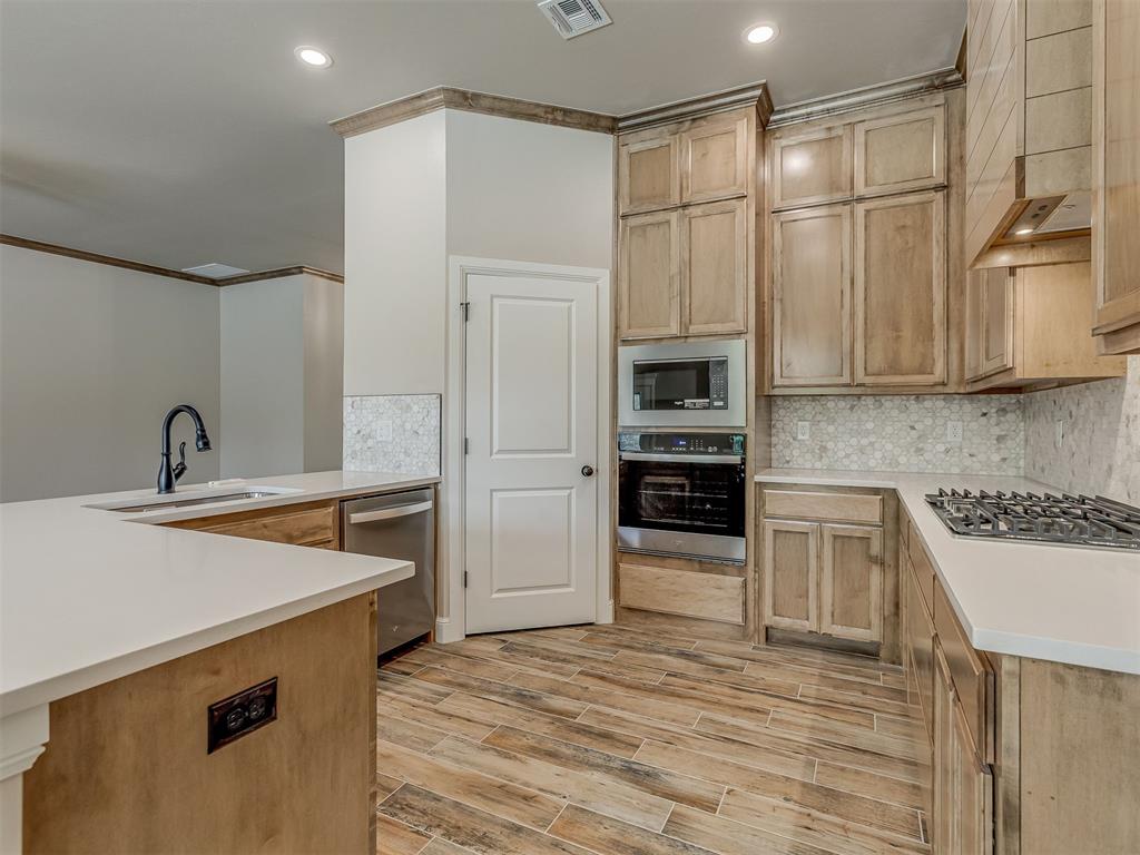 10016 Gentry Crossing Property Photo 9